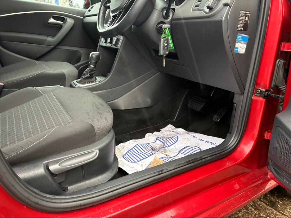 2014 Volkswagen Polo - image 7