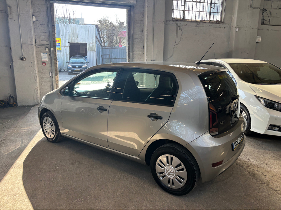 2019 Volkswagen up! - image 8