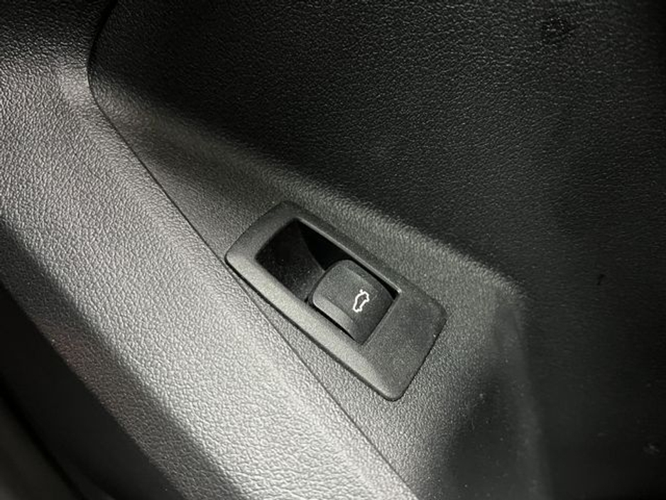 2023 BMW 1 Series - image 26