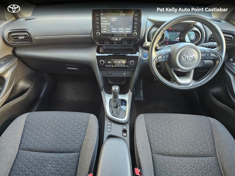 2024 Toyota Yaris Cross - image 8