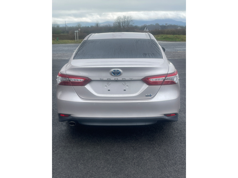 2019 Toyota Camry - image 6