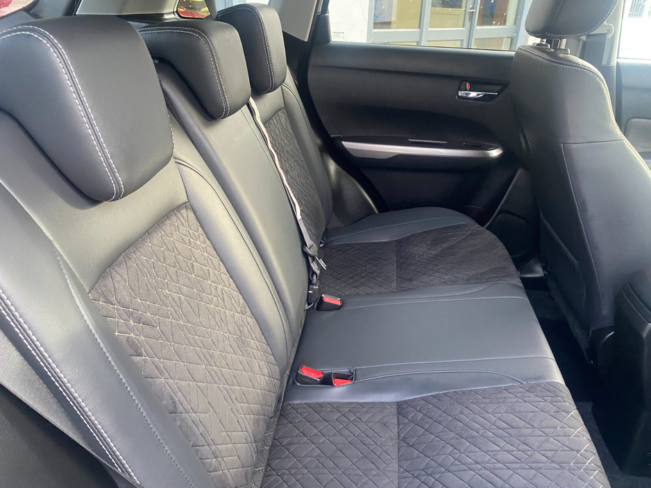 2022 Suzuki Vitara - image 11
