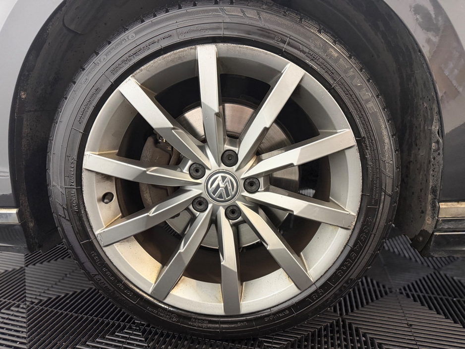 2018 Volkswagen Passat - image 21
