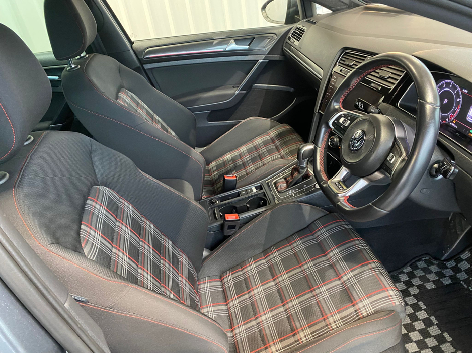 2018 Volkswagen Golf - image 8