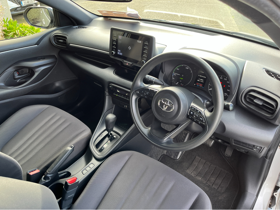 2021 Toyota Yaris - image 14