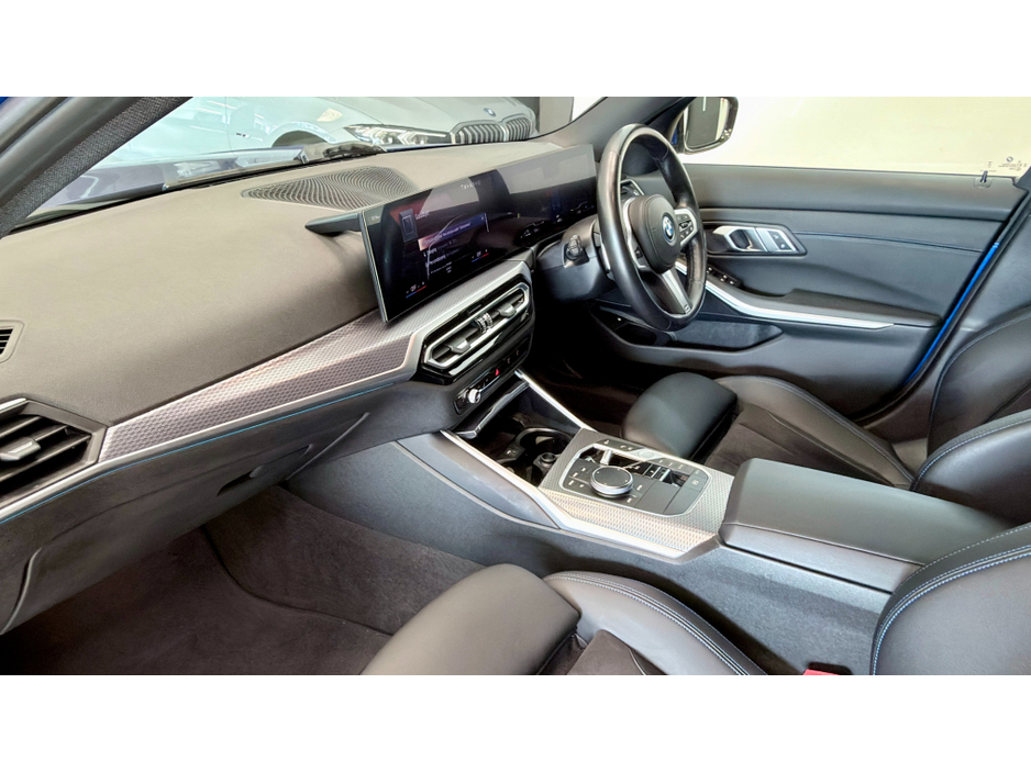2024 BMW 3 Series - image 12