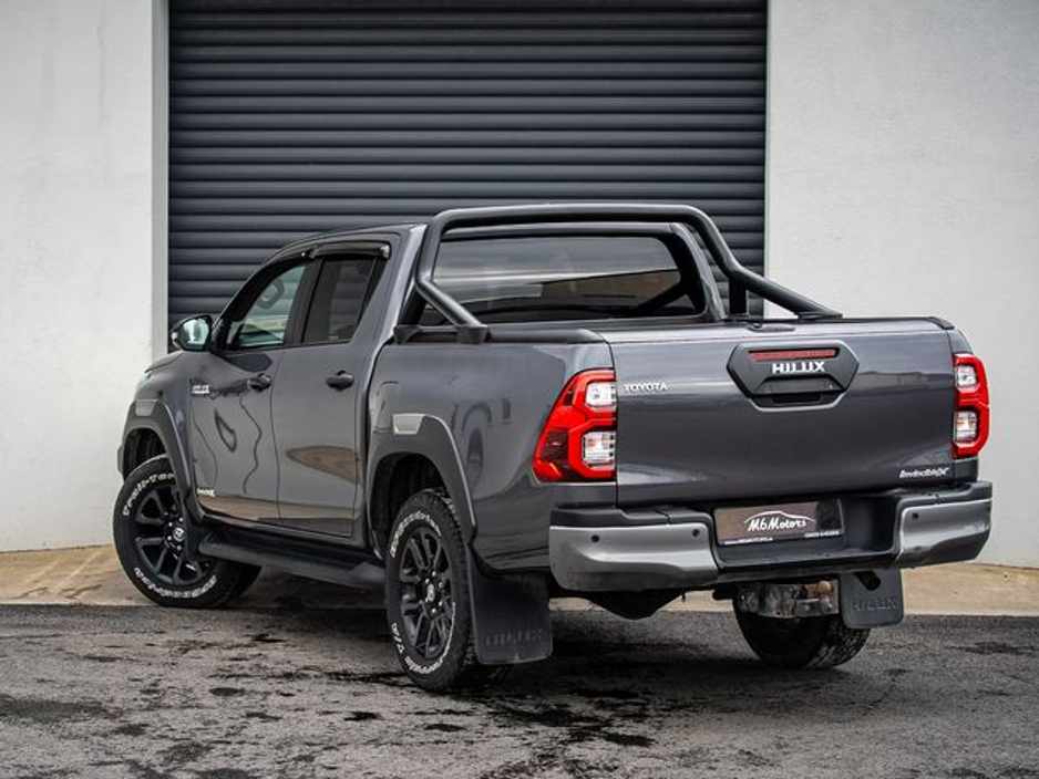 2023 Toyota Hilux - image 9