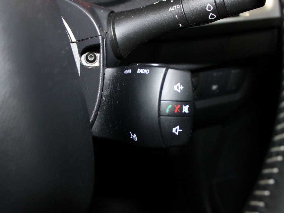 2015 Renault Fluence - image 24