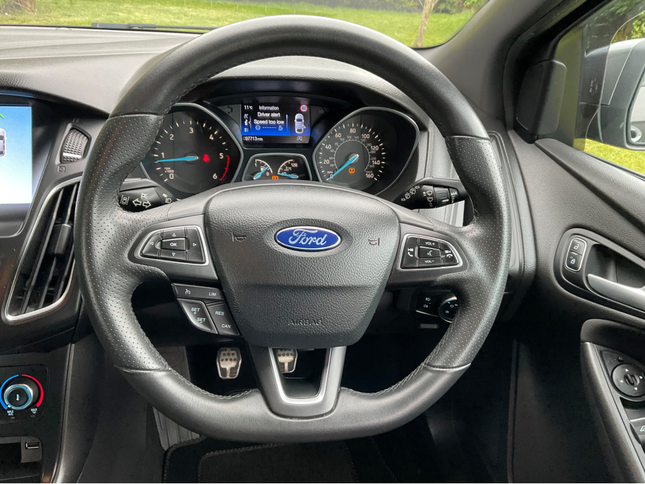 2017 Ford Focus - image 11