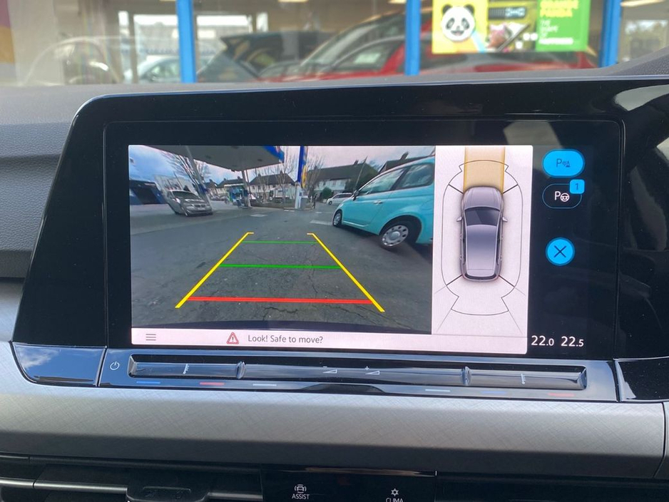 2022 Volkswagen Golf - image 21