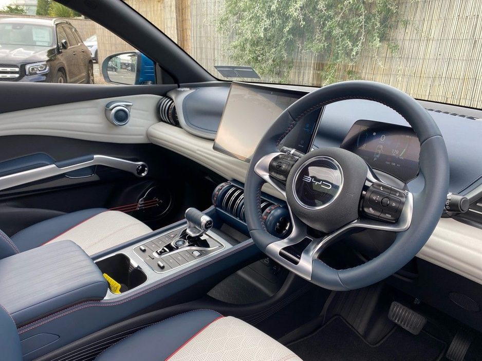 2025 BYD ATTO 3 - image 21