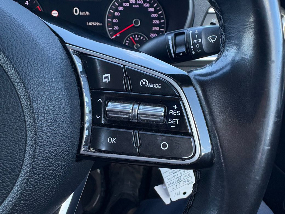 2019 Kia Optima - image 9