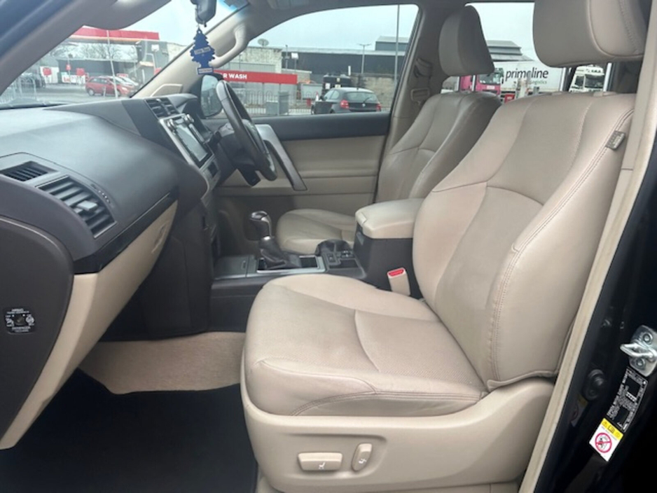 2018 Toyota Landcruiser - image 13