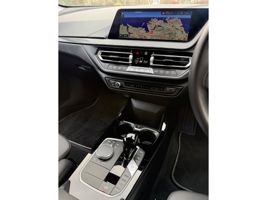 2021 BMW 1 Series - image 12