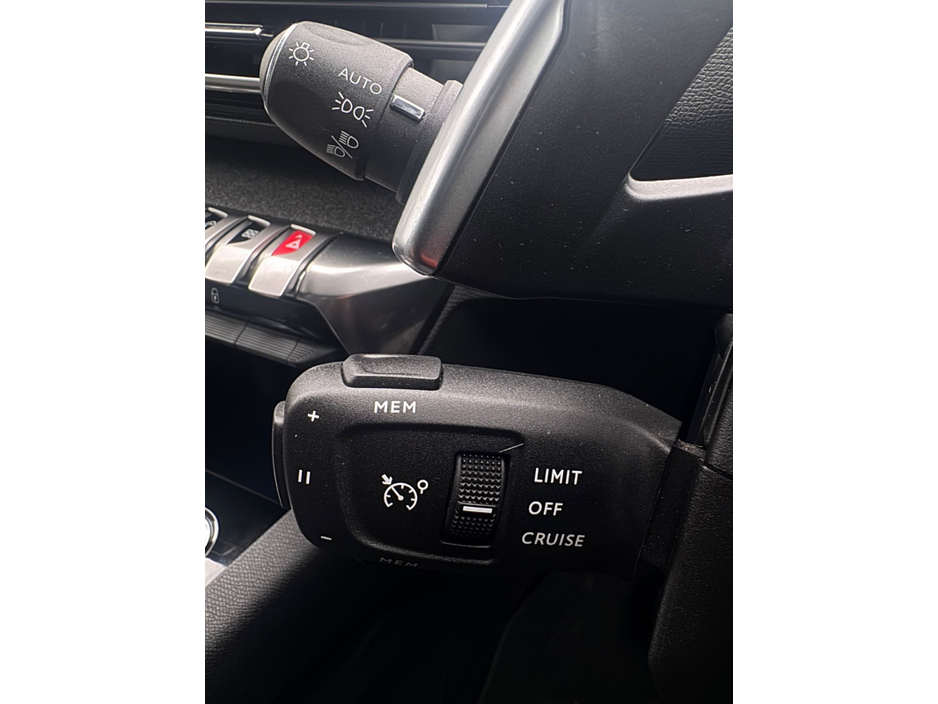 2022 Peugeot 3008 - image 27