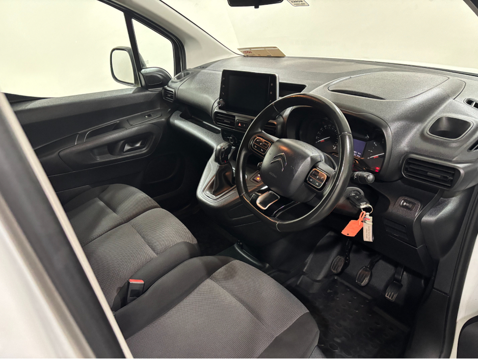 2021 Citroen Berlingo - image 9