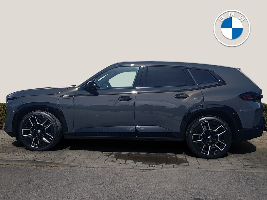 2026 BMW XM - image 3