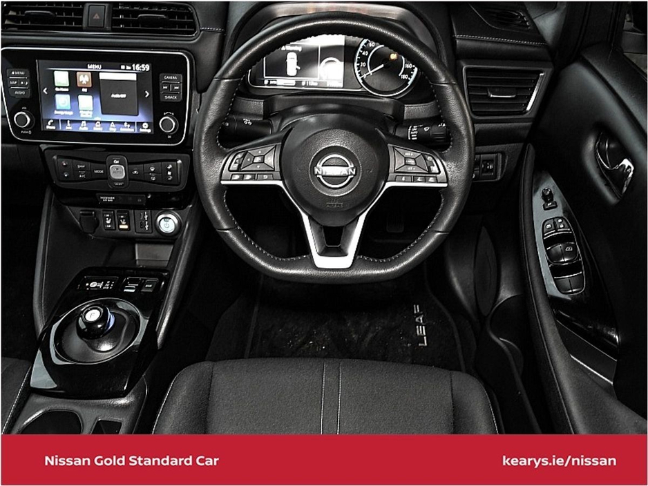 2023 Nissan Leaf - image 5