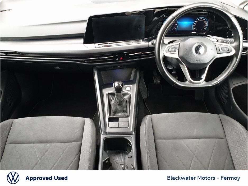 2021 Volkswagen Golf - image 2