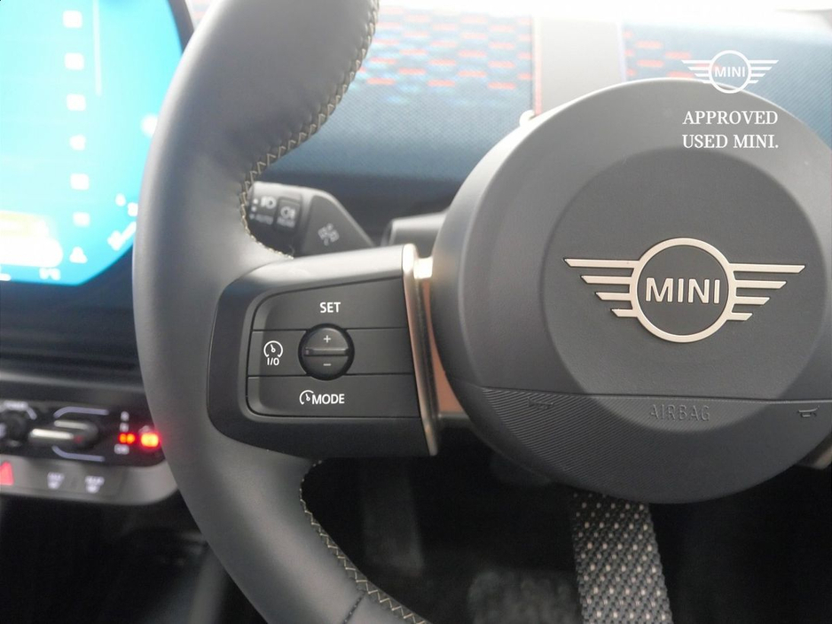 2025 MINI Aceman E €31,900