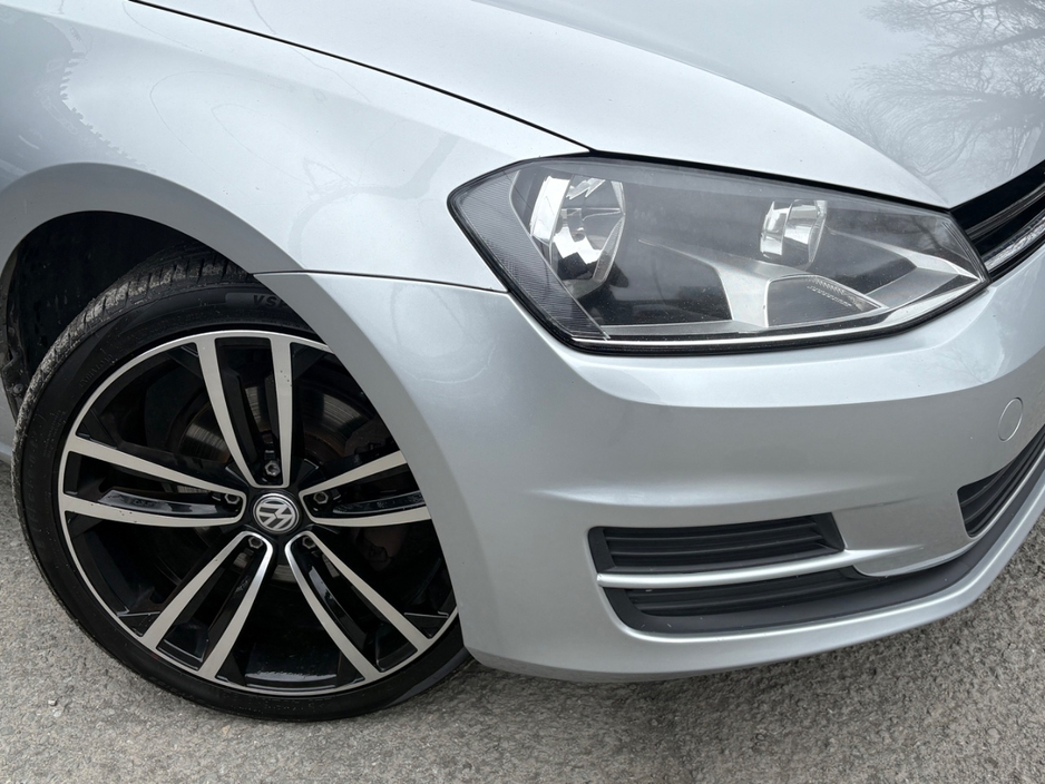 2016 Volkswagen Golf - image 8