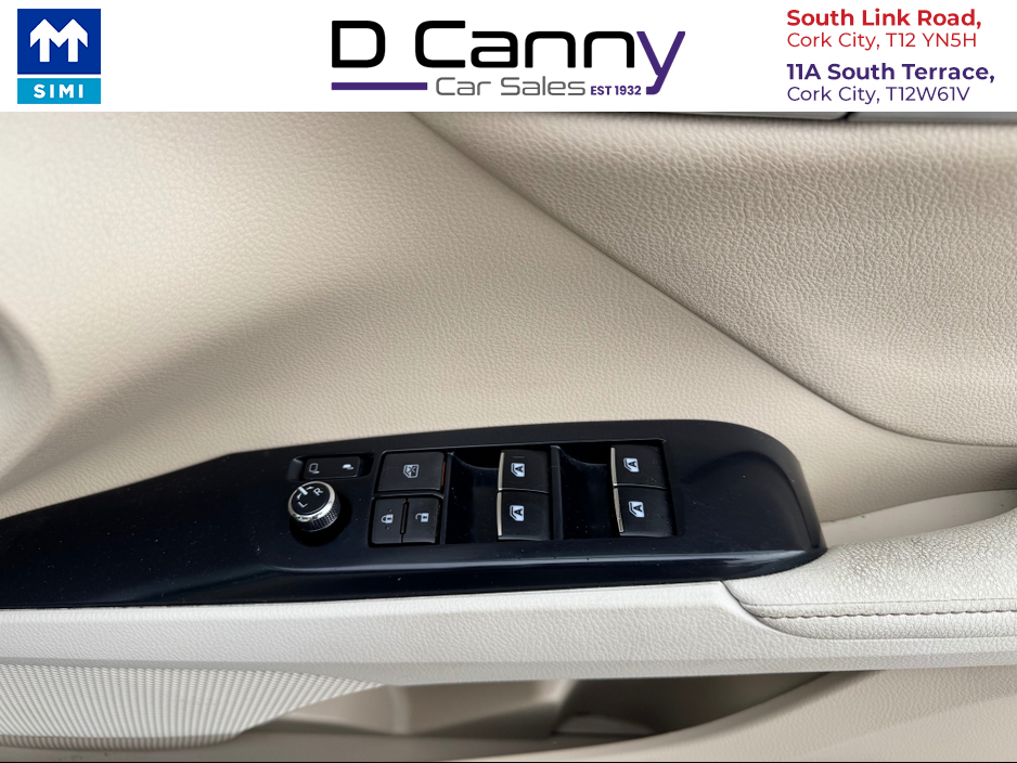 2019 Toyota Camry - image 9