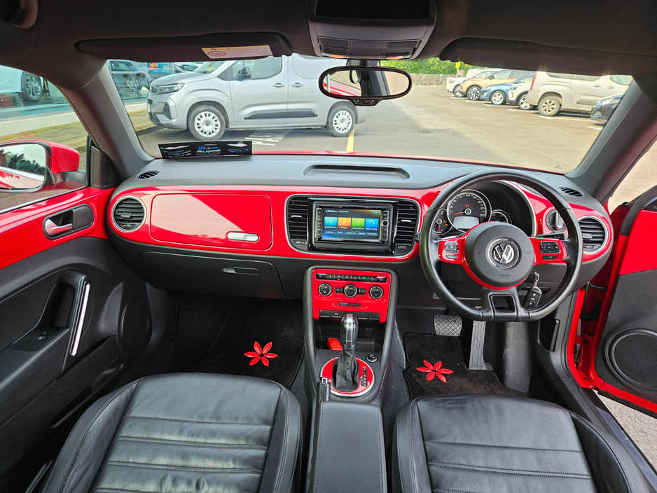 2014 Volkswagen Beetle - image 6