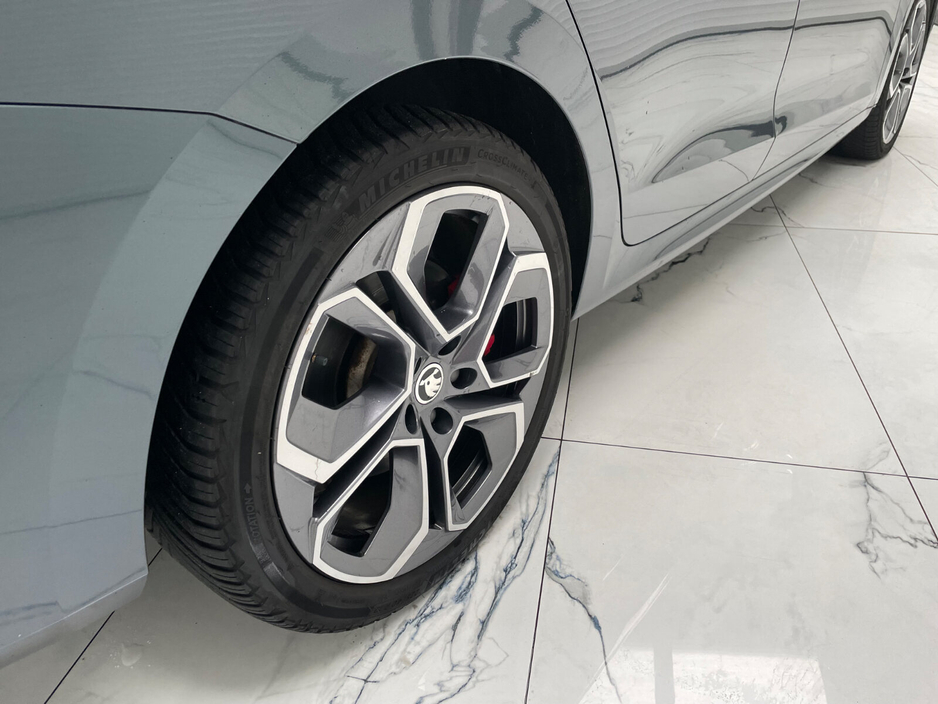 2021 Skoda Octavia - image 11