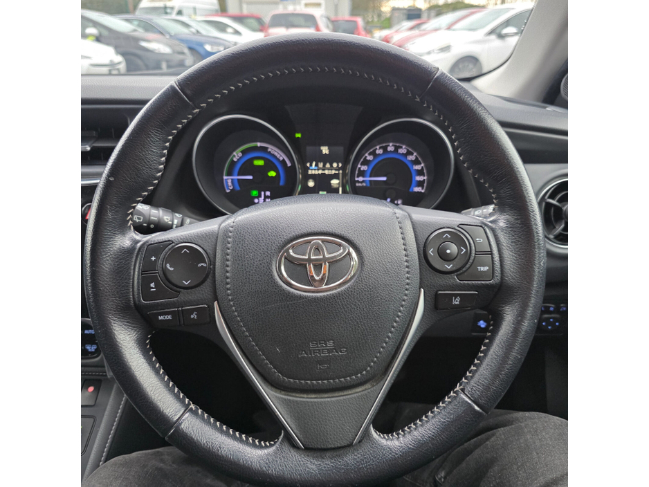2017 Toyota Auris Hybrid €15,950