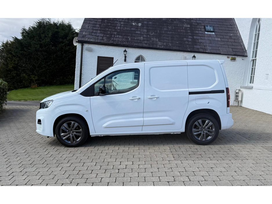 2020 Peugeot Partner - image 7