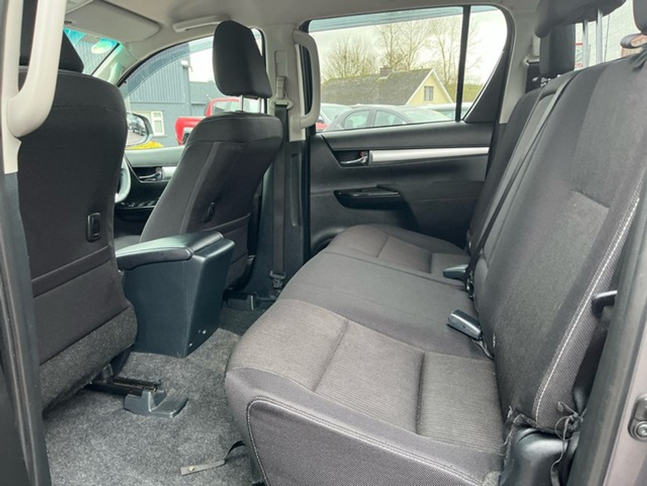 2025 Toyota Hilux FRESH SELECTION OF TRADE-INS HILUX 2.8 SR5 DOUBLE CAB €48,000