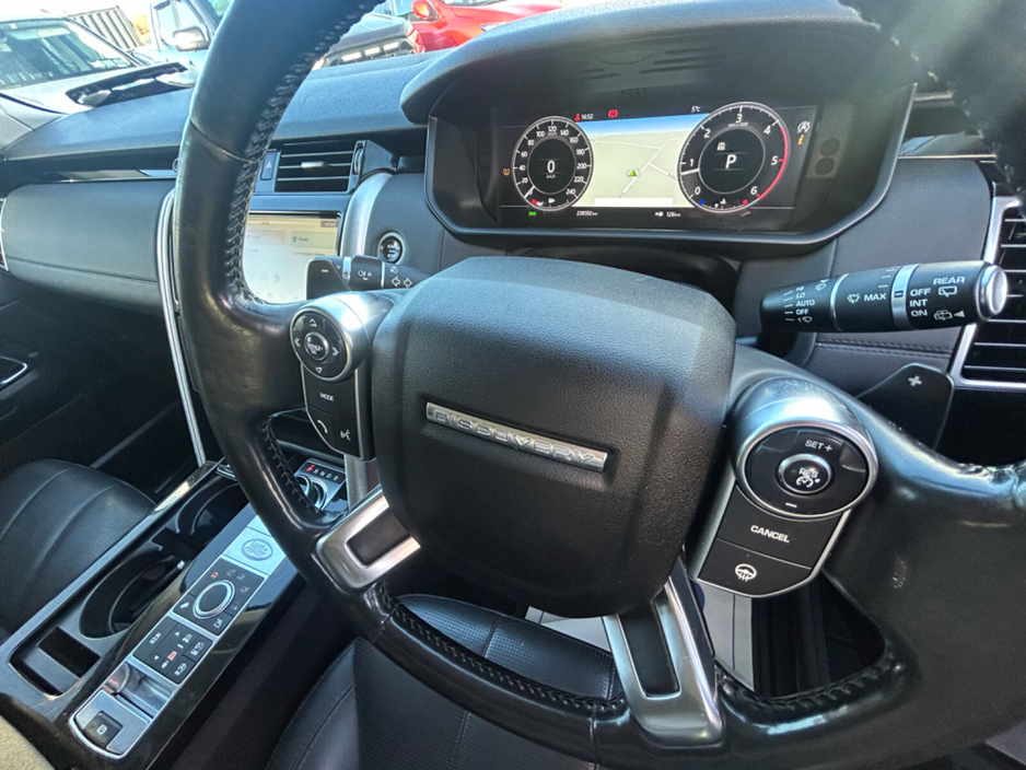 2018 Land Rover Discovery - image 17