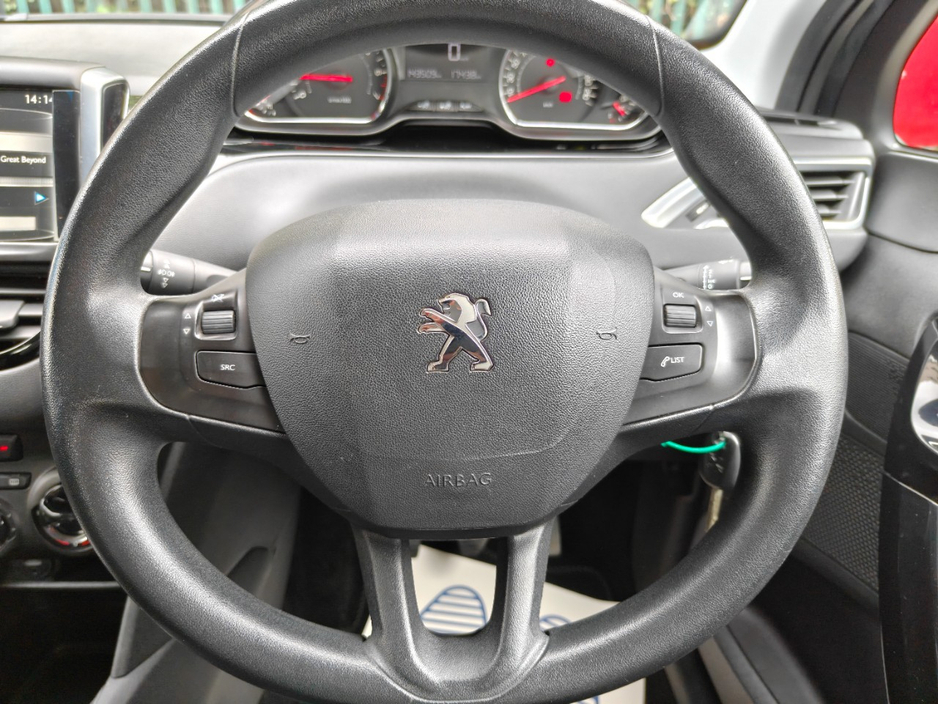 2014 Peugeot 208 - image 17