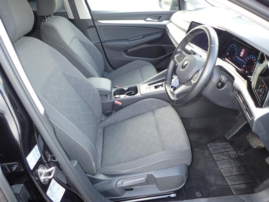 2022 Volkswagen Golf - image 3