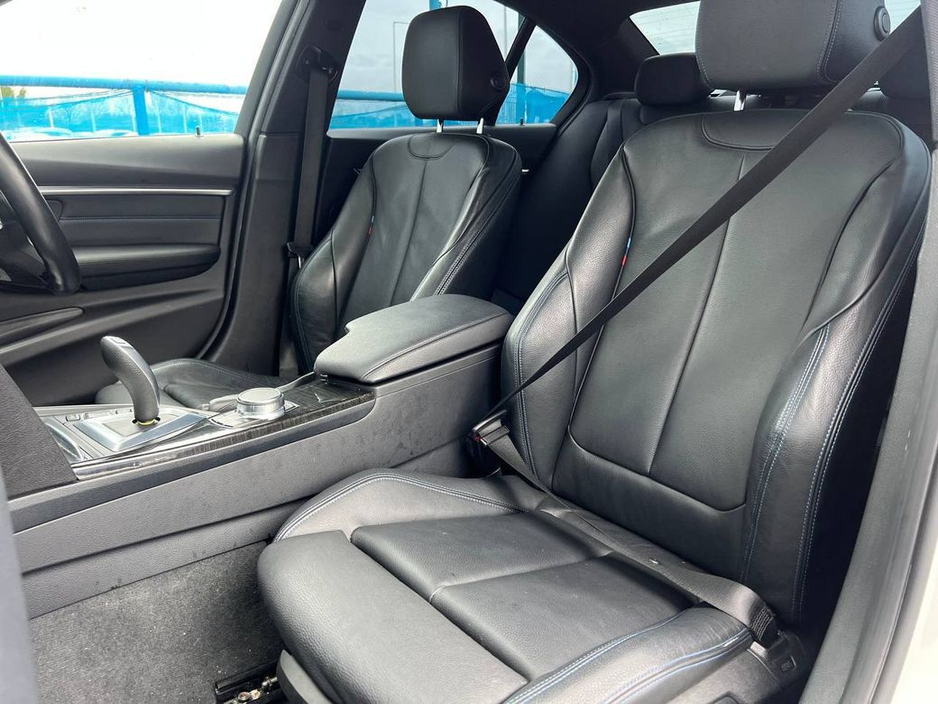 2018 BMW 3 Series 330e M-SPORT COMPETITION 2.0 HYBRID // LEATHER POWERED & HEATED M-SPORT SEATS // SERVICE HISTORY // BLIND SPOT MONITOR €22,900