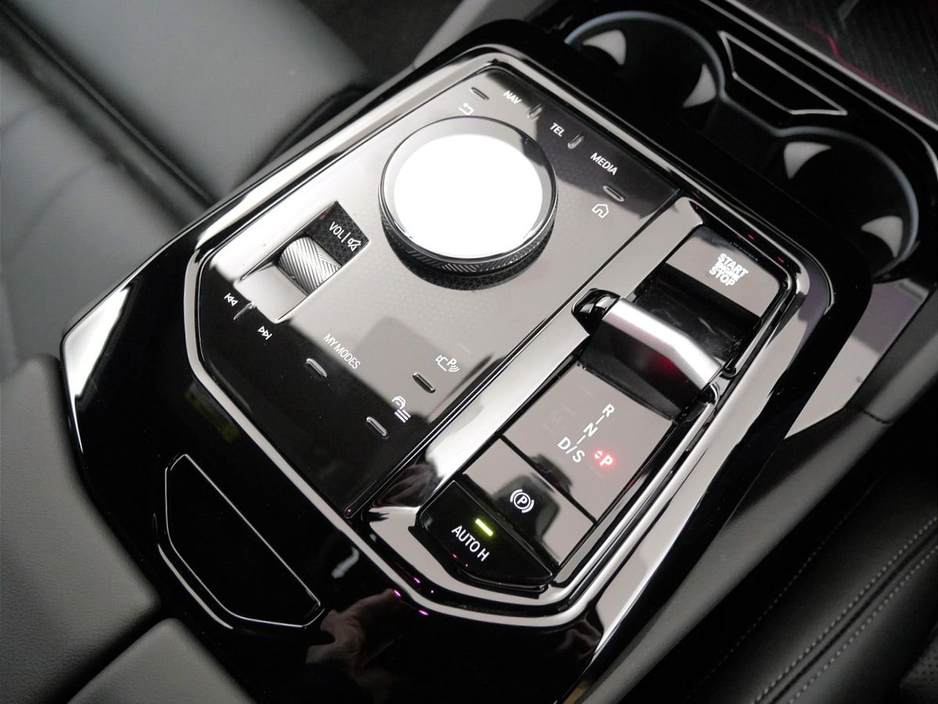 2024 BMW 5 Series - image 10