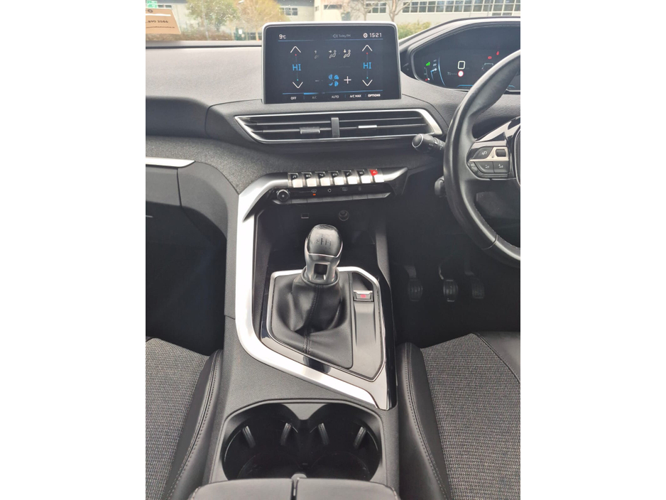 2017 Peugeot 5008 - image 13