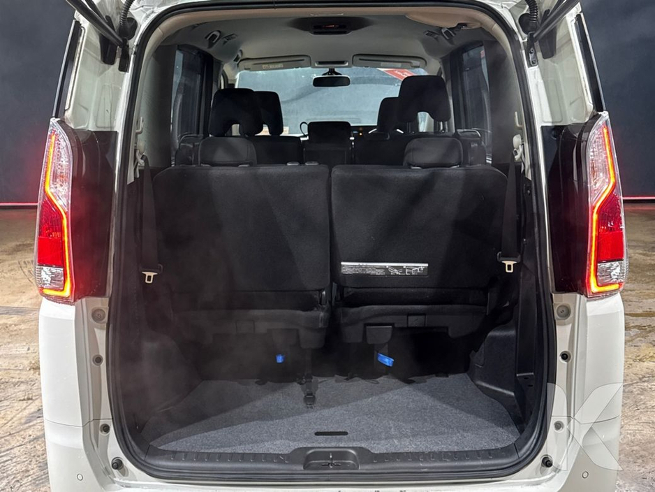 2018 Nissan Serena S-HYBRID 2.0L AUTOMATIC - MULTI FUNCTION STEERING WHEEL - CRUISE CONTROL - HEATING / AC CONTROLS - REVERSE CAMERA €19,950