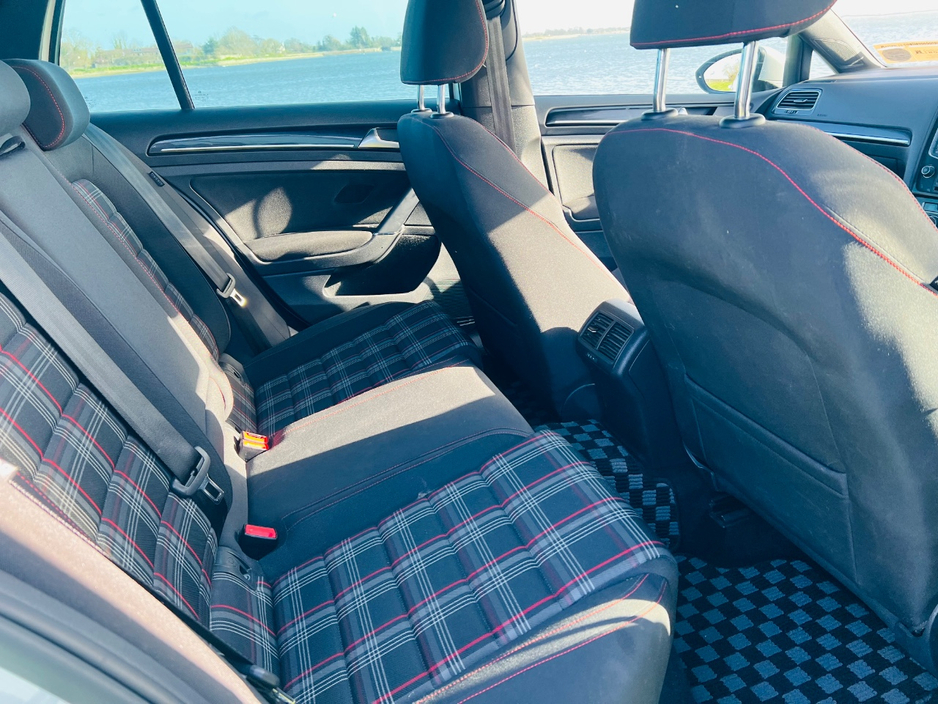 2017 Volkswagen Golf - image 11