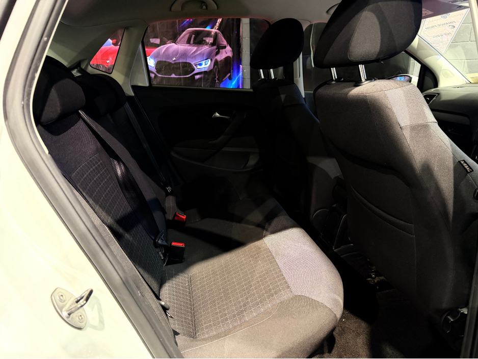 2017 Volkswagen Polo DBA-6RCJZ €13,499