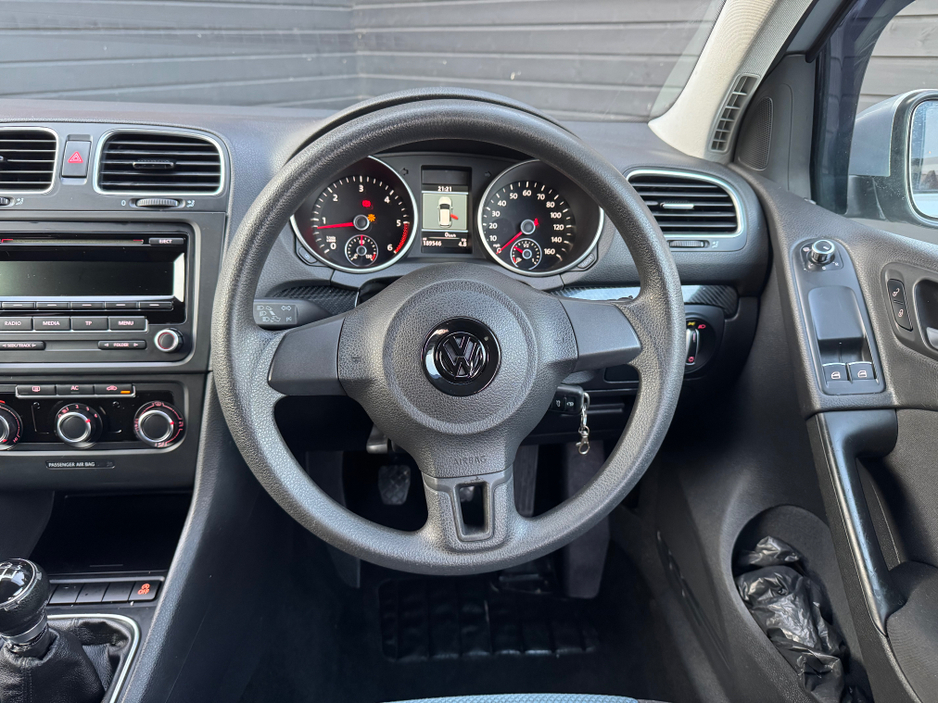 2012 Volkswagen Golf - image 8