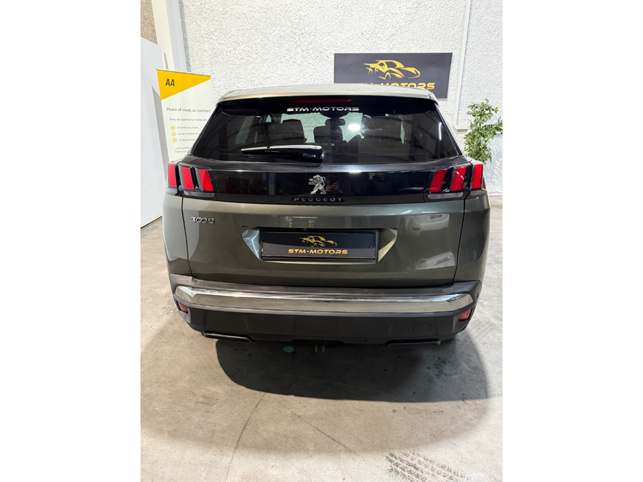 2018 Peugeot 3008 - image 7