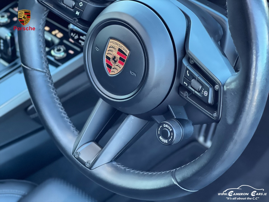 2020 Porsche 911 CARRERA 4SPEED Aventurine Green Metallic €144,950