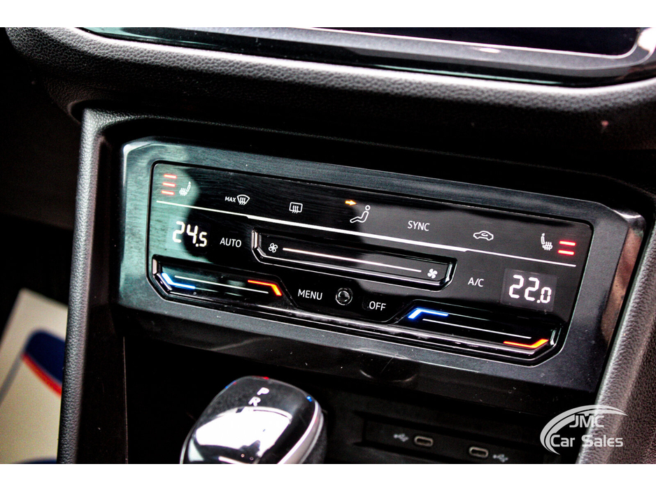 2021 Volkswagen Tiguan - image 25