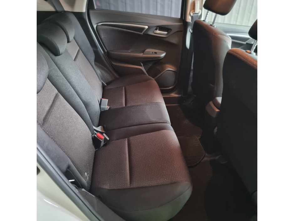 2017 Honda Fit - image 8