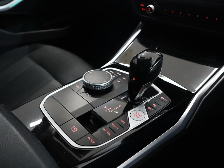 2022 BMW 3 Series - image 21