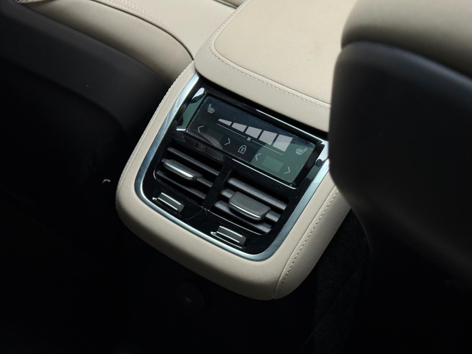 2025 Volvo XC90 - image 16