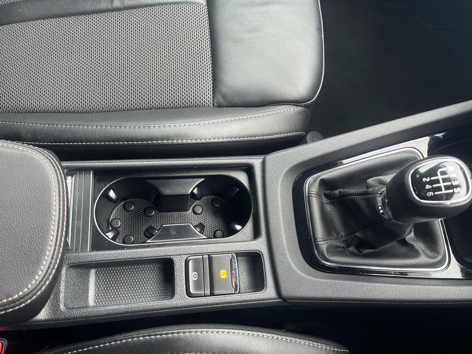 2023 Skoda Octavia - image 19