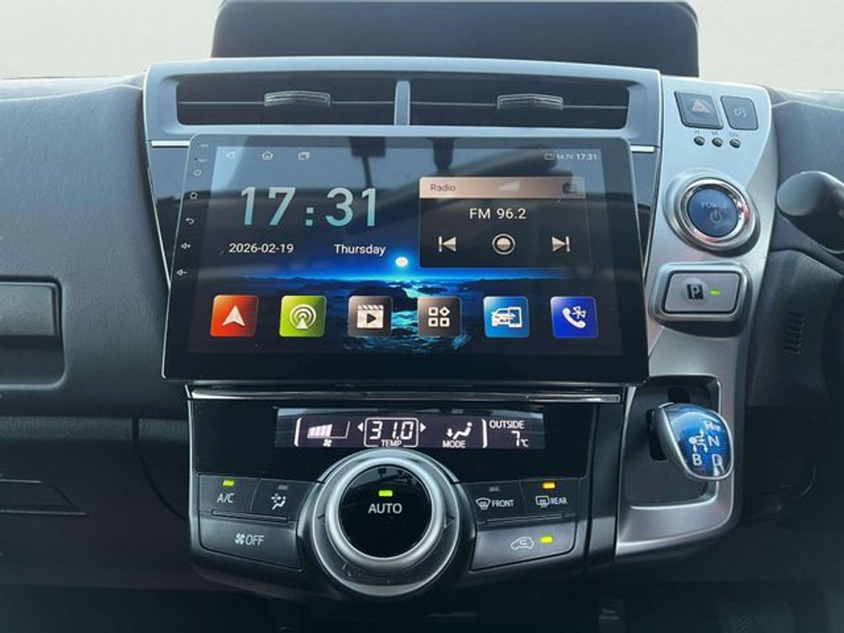 2017 Toyota Prius - image 12