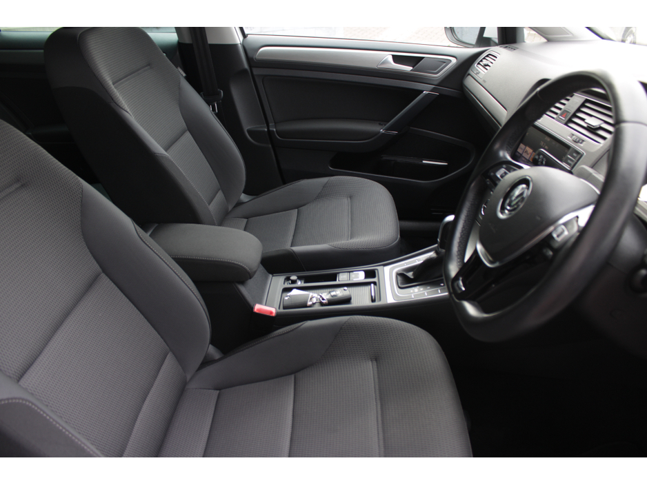 2016 Volkswagen Golf - image 11